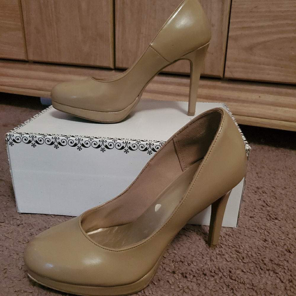 Fioni Tan High Heels